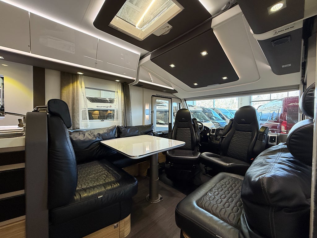 Adria Sonic Supreme 810 SC *AC*Automat*Skinnklädsel*