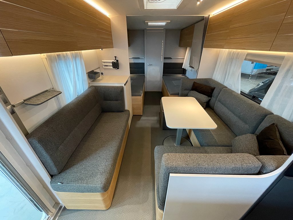 Adria Adora 613 HT / ALDE / Solcell / Långbäddar / Ugn - Adria