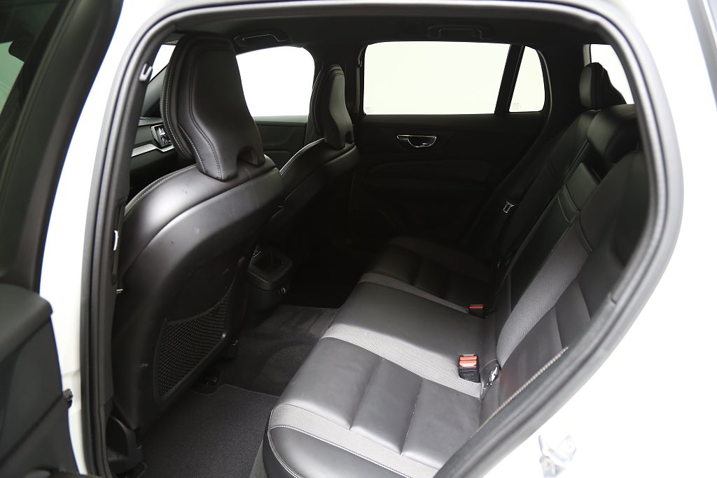 Volvo V60 D4 190hk AWD R-Design Aut H/K 360° HUD VOC Drag 2019