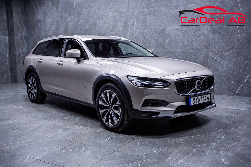 Volvo V90 Cross Country B4 AWD Plus Värmare Kamera Skinn BLIS CarPlay Drag MOMS