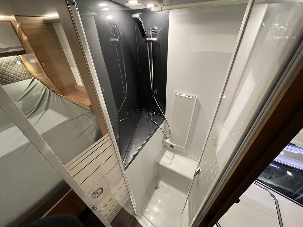 Adria Matrix Plus 670 SC /Taksäng/ALDE/5 bältad/160hk/Queen - Adria