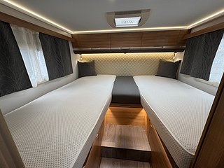 Husbil-halvintegrerad Adria Coral 670 SL AUTOMAT 10 av 19