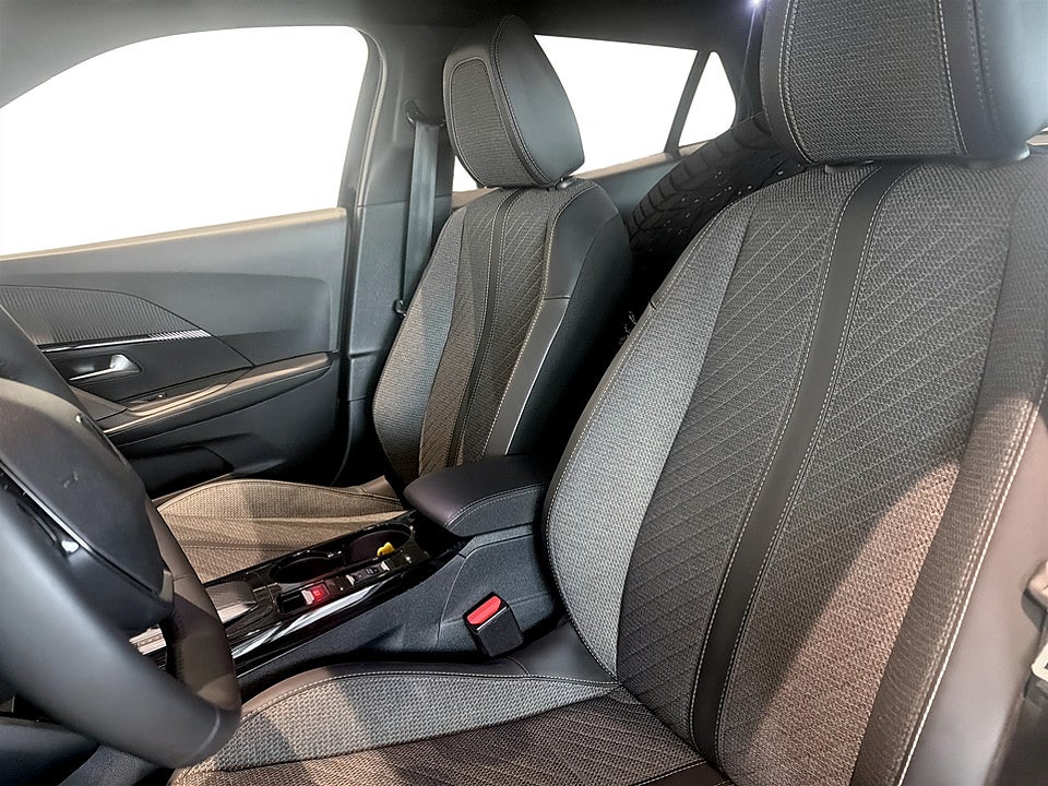Bild på Peugeot 2008 Allure Hybrid 145hk Aut B-KAMERA CARPLAY