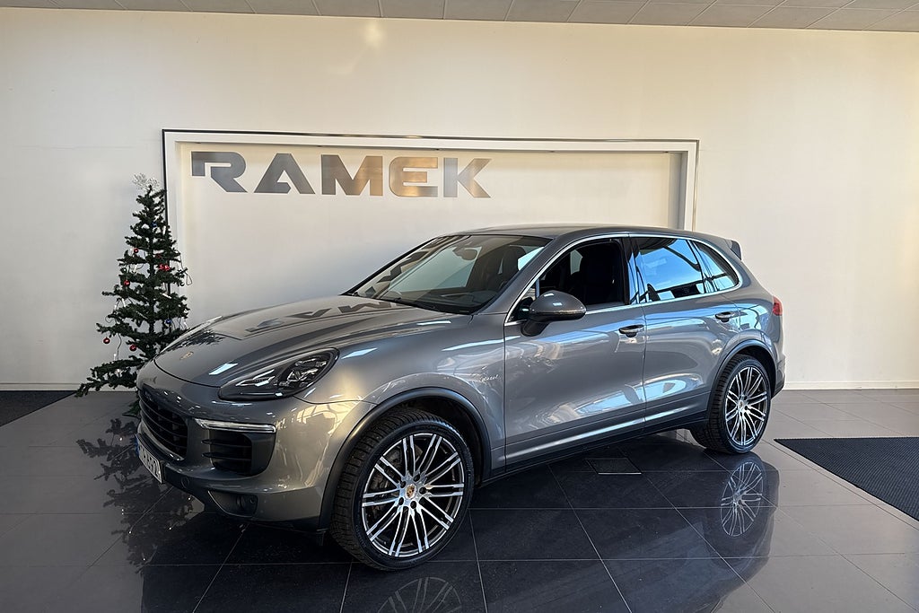 Porsche Cayenne Diesel TipTronic S Sport Chrono Drag Låga mil