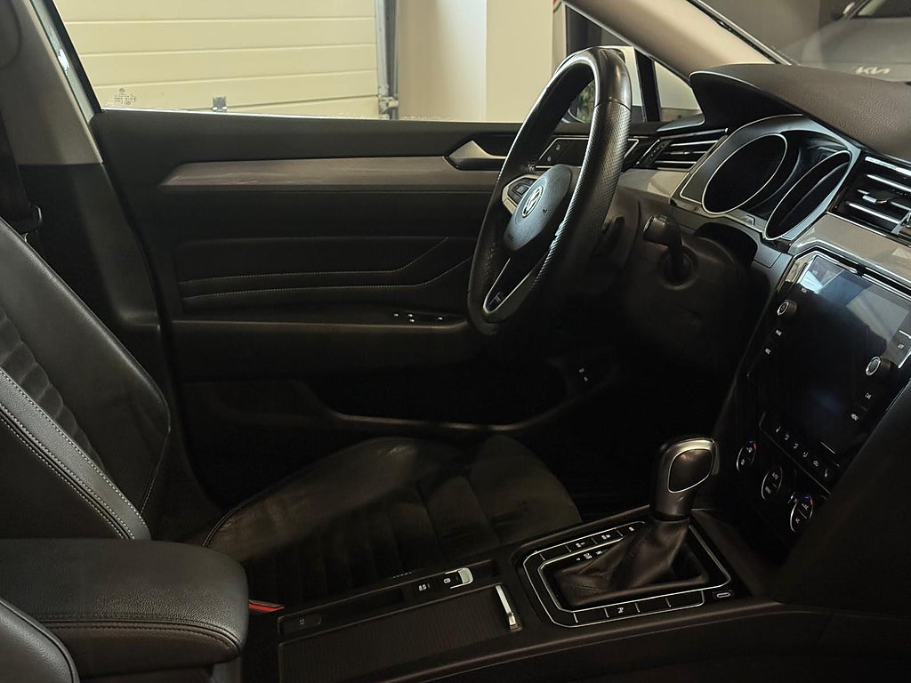 Volkswagen Passat Sportscombi GTE 1.4 TSI Plug-In LED Värmare Kamera Drag