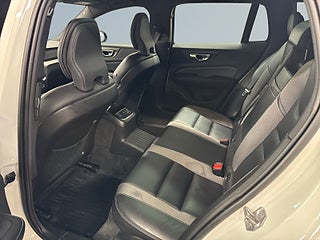 Volvo V60 Recharge T6 AWD Automat R-Design Drag/Värmare/S&V-Däck – bild 13