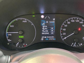 Halvkombi Toyota Yaris 18 av 22