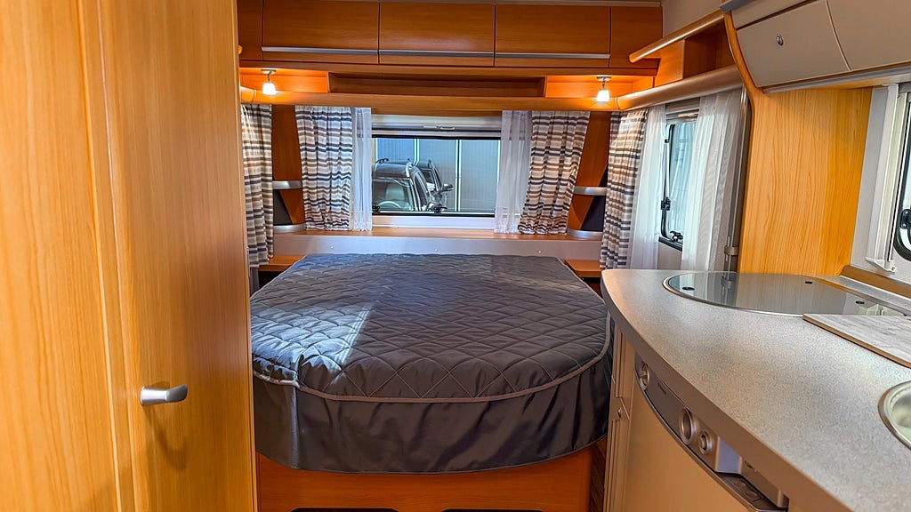 Fendt Saphir 540 TF Markis med väggar Besiktigad välvårdad Queenbed