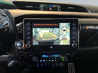 Toyota Hilux Dubbelhytt 2.8 4WD Invincible MOMS/JBL/360/Skinn/MoK