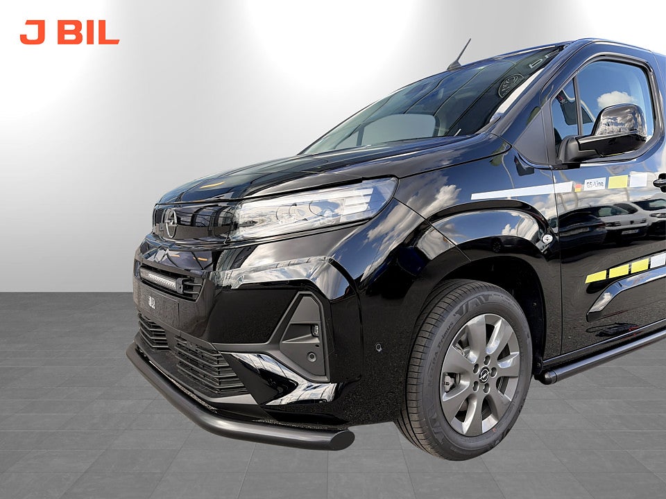 Bild på Opel Combo Elite GS Line 130hk Aut L2 -EDITION! VÄRMARE & DRAGKROK