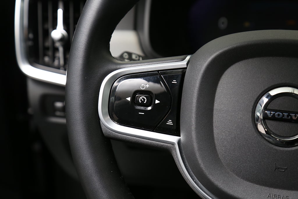 Volvo V90 Recharge T8 II R-Design AWD Pano 360° HuD Loungepkt