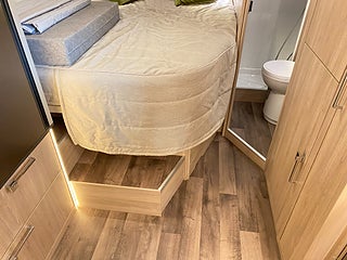 Husbil-halvintegrerad Kabe TMRX 780 LXL 21 av 33