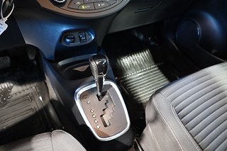 Halvkombi Toyota Yaris 16 av 20