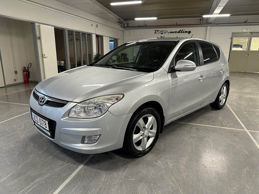 Hyundai i30 1.6 Euro 4 Fullservad P-Sensorer