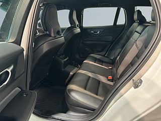 Volvo V60 Recharge T6 AWD R-Design Drag Pvärm Skinn Kamera SoV – bild 13