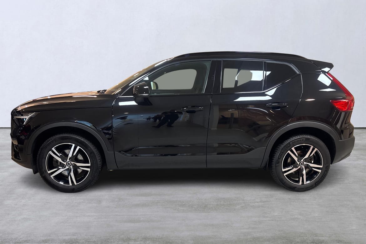 Volvo XC40 B4 FWD Bensin Plus Dark 2024, bild 2/10