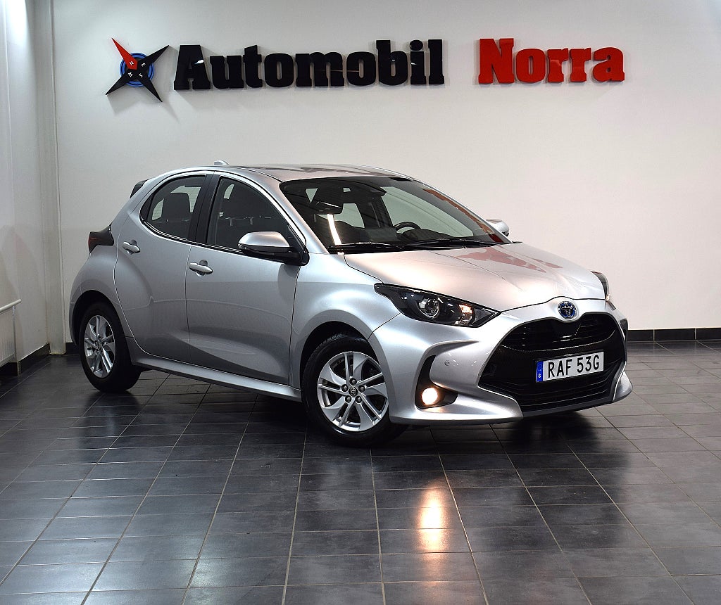 Toyota Yaris Hybrid CVT Active Back-Kamera/Carplay/Adaptiv/Rattvärme