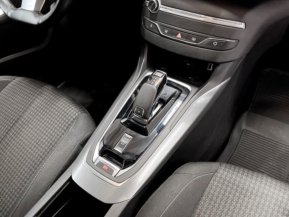 Bild på Peugeot 308 5D Active 1.2 PT 131hk CARPLAY BACKSENSORER