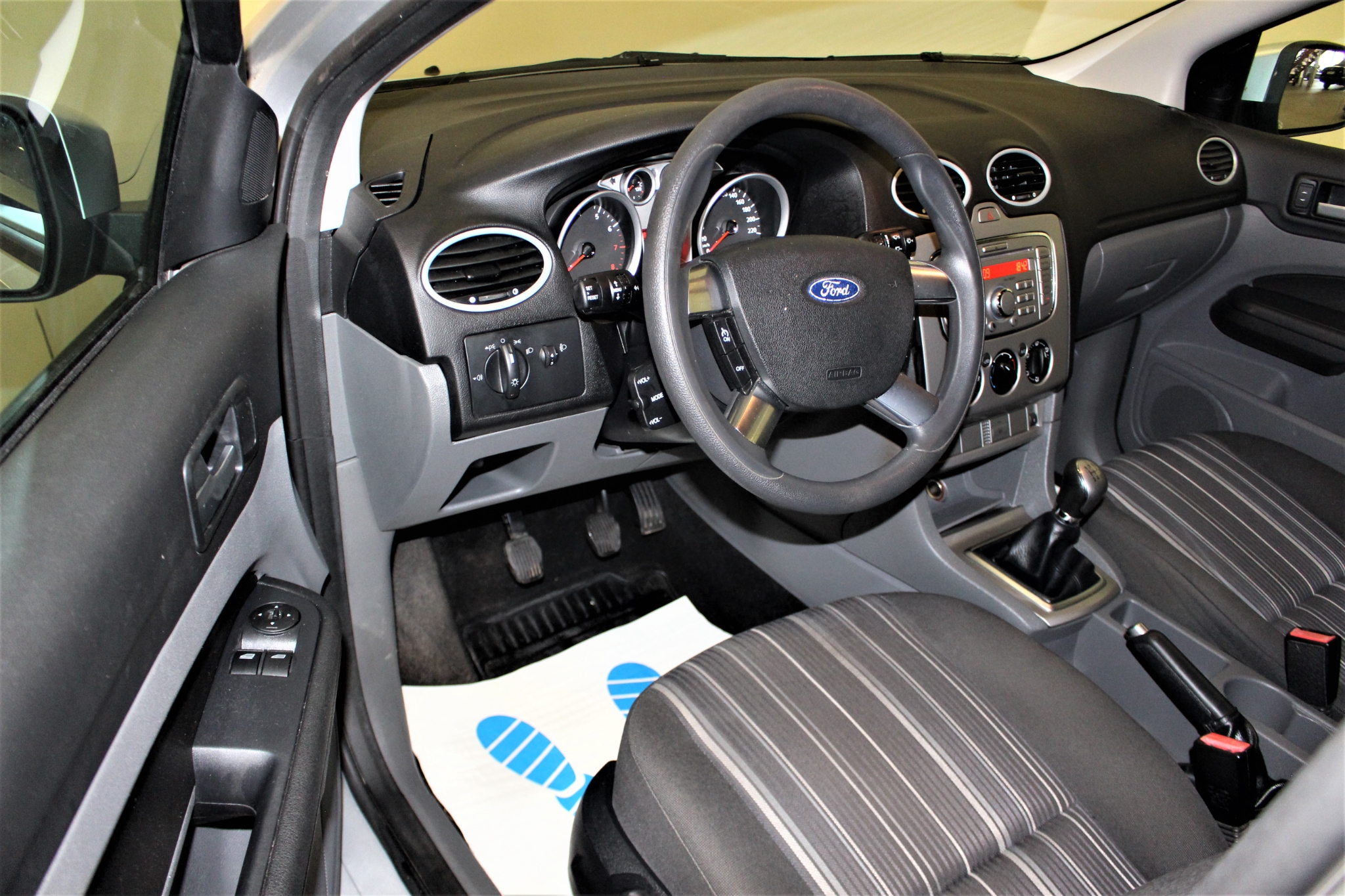 Ford Focus 5-dörrars 1.8 Flexifuel 125hk 2008, bild 7/52