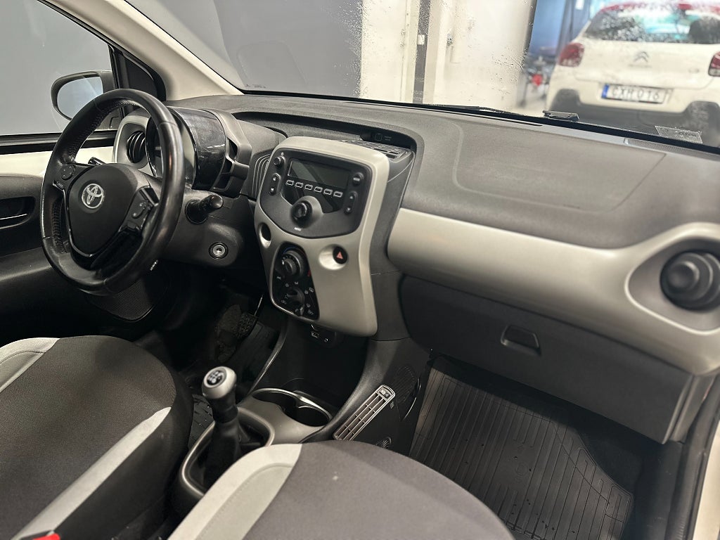 Toyota Aygo 5-dörrar 1.0 VVT-i X-PLAY Touch motor & Kupé värmare