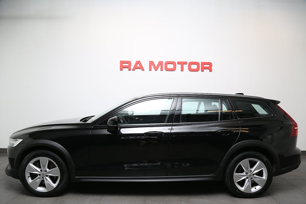 Volvo V60 Cross Country B4 Diesel 197hk Momentum AWD Aut Kamera VOC