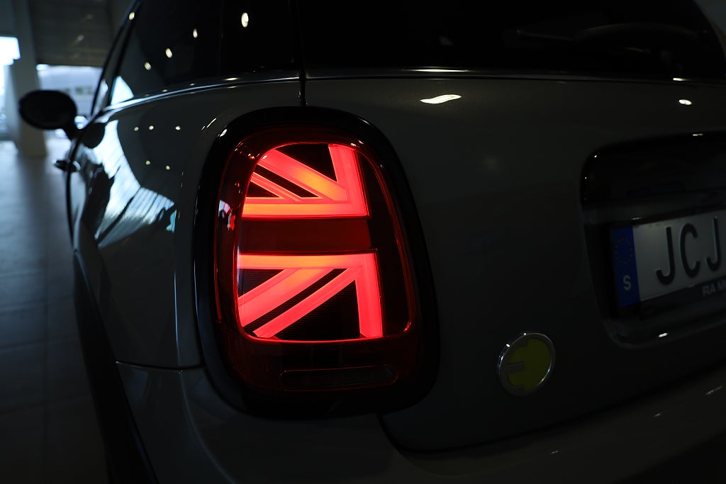 MINI Cooper SE Navi Läder Värmare Carplay Sensorer LED 2023