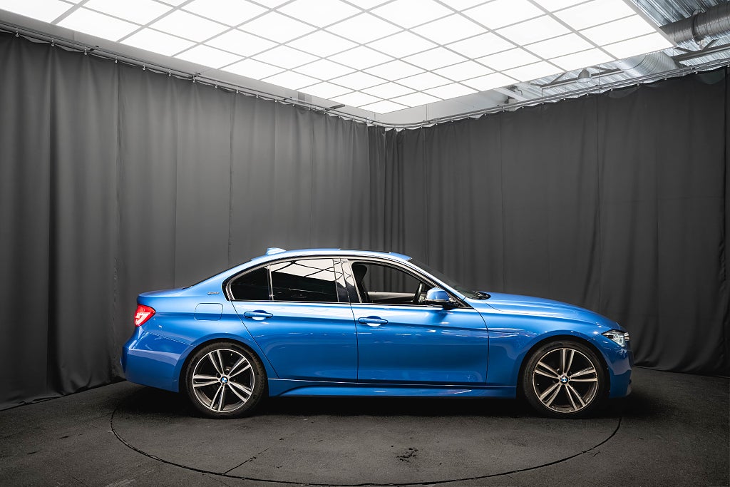 BMW 330e Sedan M Sport PANO LÄDER H/K KEYLESS ADAPTIV-FART 252hk