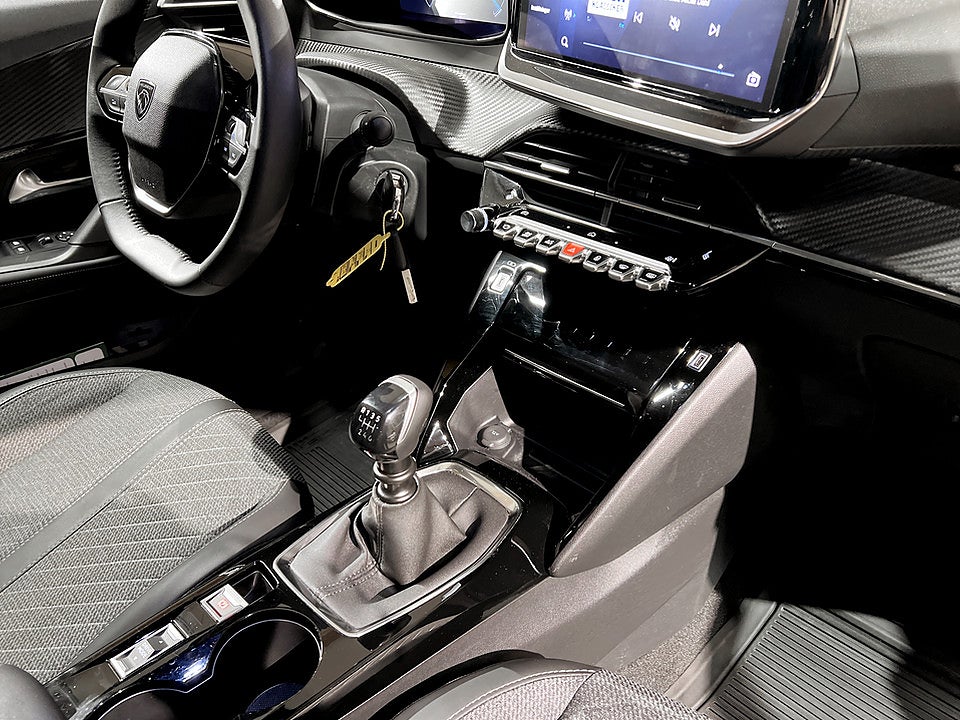 Bild på Peugeot 2008 Allure 1.2 PT CARPLAY P-SENSORER 130hk