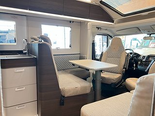 Husbil-halvintegrerad Adria Coral 670 SLT Supreme 9 av 37