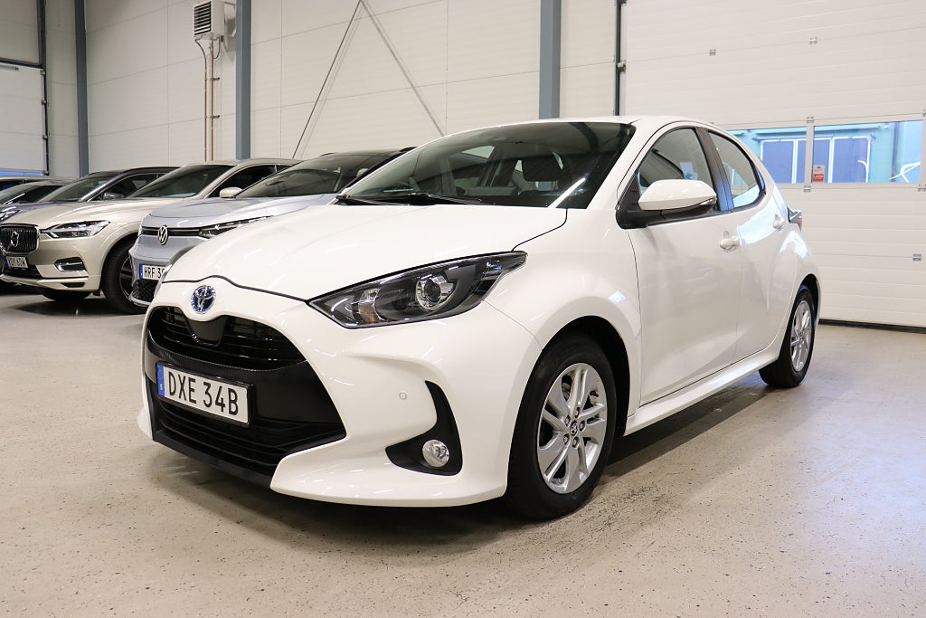 Toyota Yaris Hybrid CVT Active B-Kam Miracast AdaptivFarth 116hk