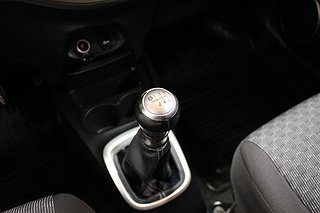 Halvkombi Toyota Yaris 17 av 19