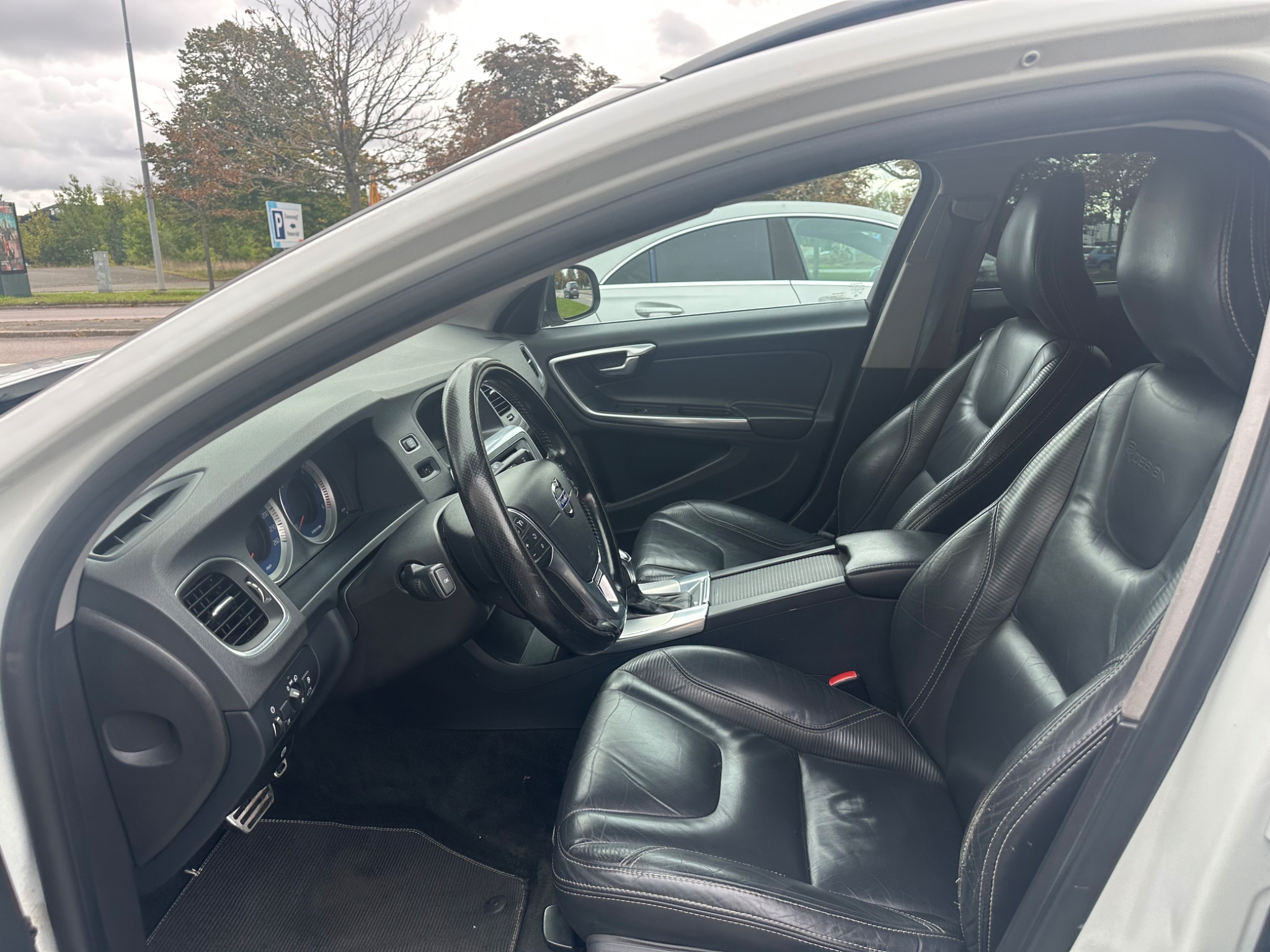 Volvo V60 D3 Geartronic R-Design Euro 5 2013, photo 5/10