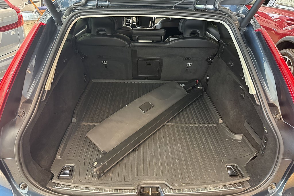 Volvo V90 D4 AWD Geartronic Momentum Kamera Drag Värmare Navi miniatyr 17
