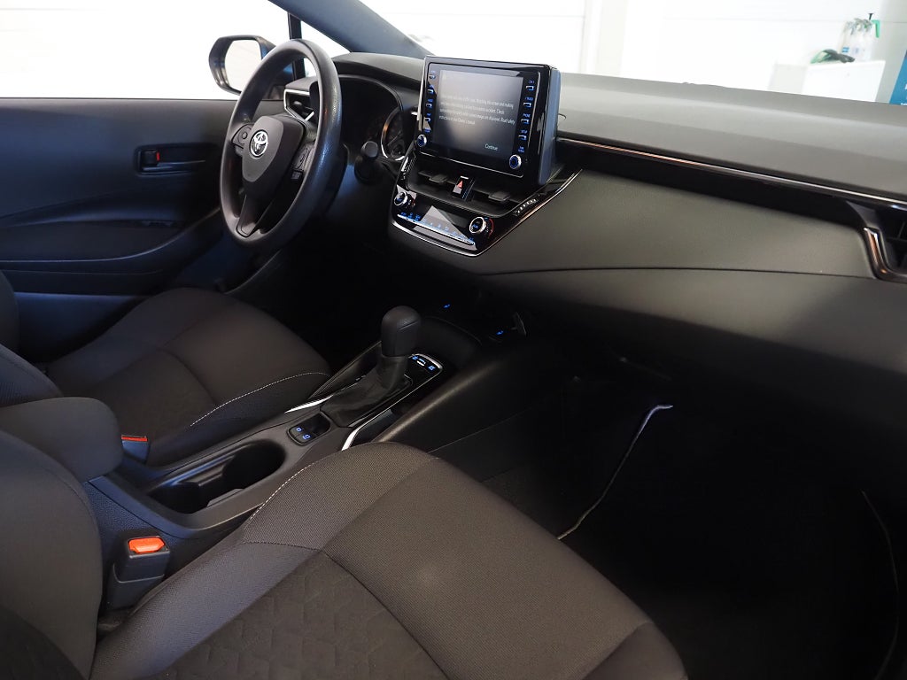 Toyota Corolla Hybrid e-CVT Life 122hk Backkamera Låga mil! 2021