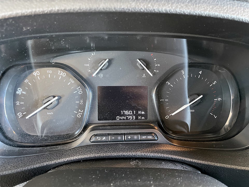Bild på Peugeot Expert PRO 2.0 BHDi 145hk Aut L3 VÄRMARE DRAG