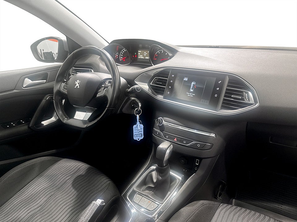 Bild på Peugeot 308 5D Active 1.6 BHDi 120hk Aut PANO P-SENSORER