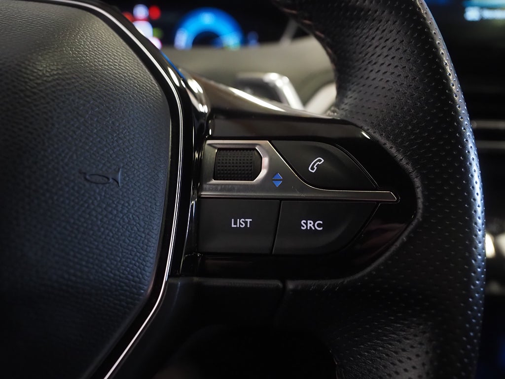 Peugeot 3008 HYBRID4 300 EAT GT | Pano | Drag | Kamera | GPS | Skinn 2021