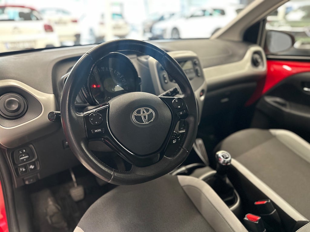 Toyota Aygo 5-dörrar 1.0 VVT-i X-PLAY Touch motor & Kupé värmare