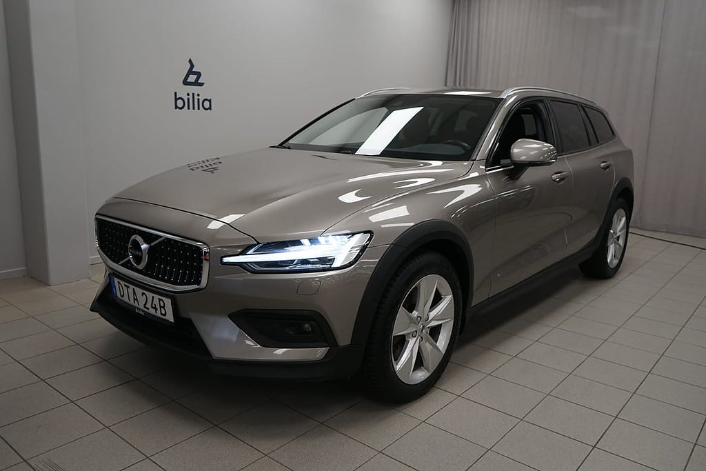Volvo V60 Cross Country B4 AWD Diesel Adv SE | Drag | Intellisafe Surround BLI...