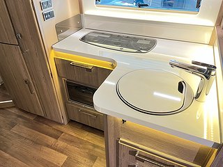 Husbil-halvintegrerad Kabe TM X 780 LXL 20 av 32