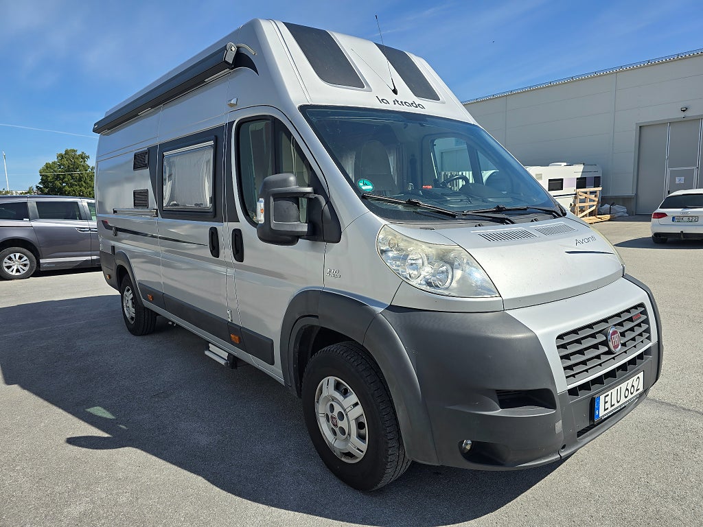 La Strada Avanti C 177 *Tvärbädd *Automat *Kamkedja *Solceller