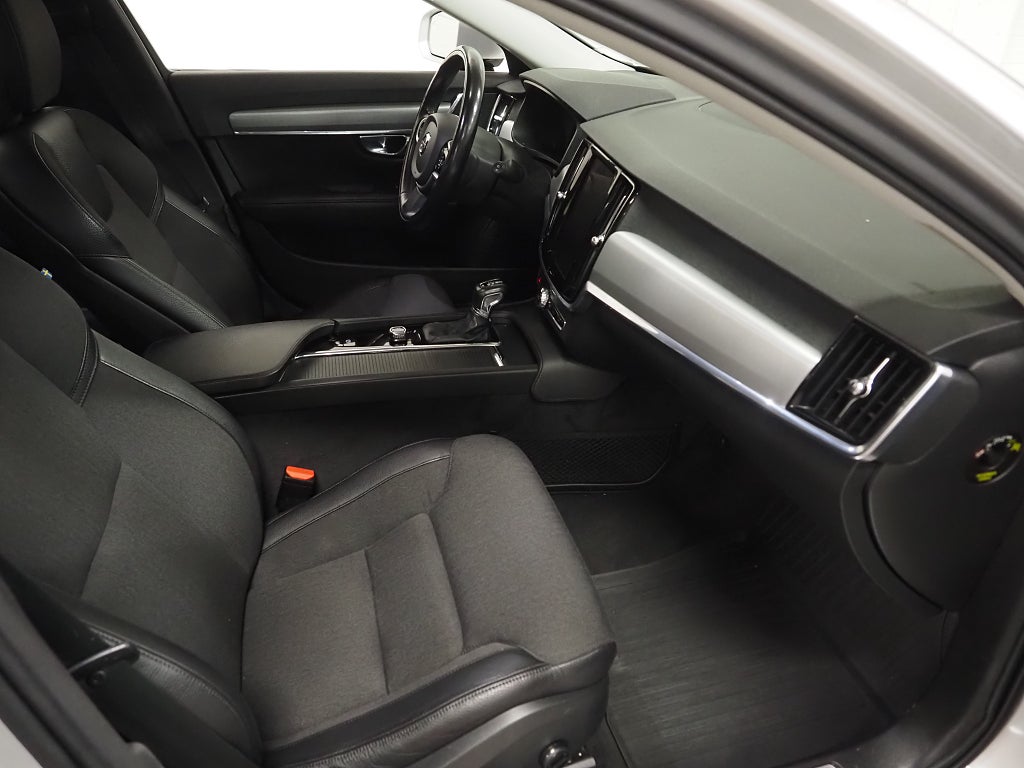 Volvo V90 D4 Aut Momentum Drag Kamera Navi D-Värm 2020