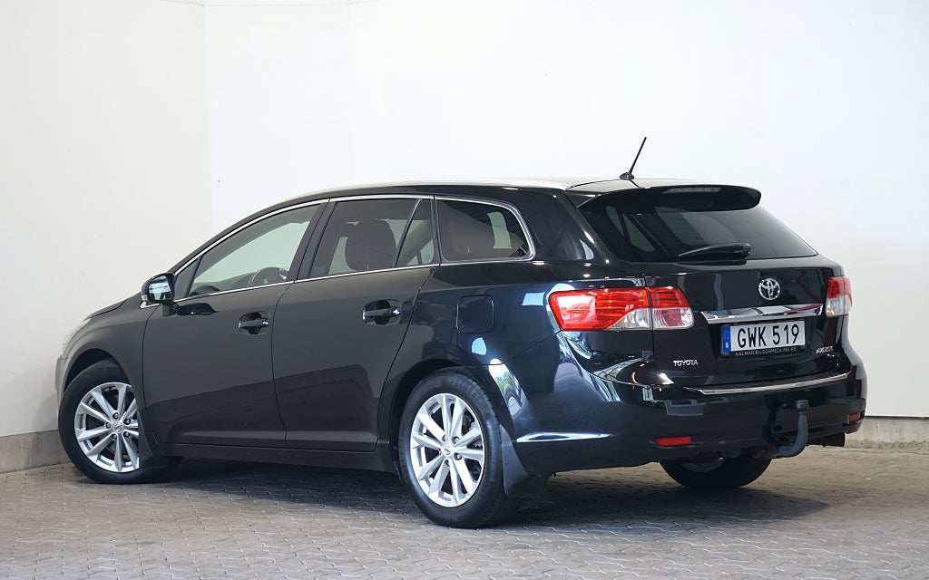 Toyota Avensis 2.2 Executive Automat Dragkrok B-Kamera Panorama 150hk