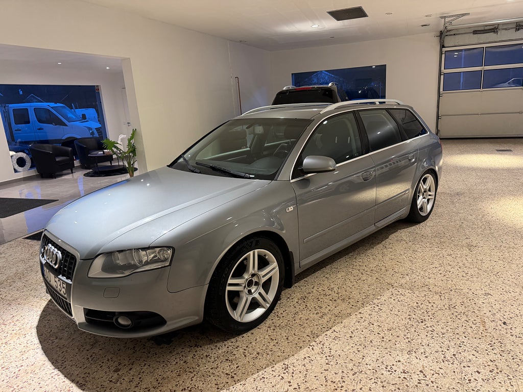Audi A4  2.0tdi automat  quattro Comfort, S Line
