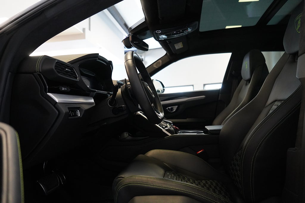 Lamborghini Urus 2020 - miniatyr 15