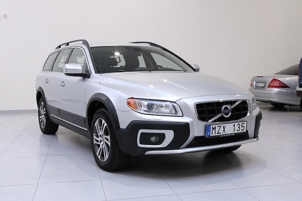 Volvo XC70 D4 AWD Momentum Dynamic Edition / Drag / Värmare / PDC 