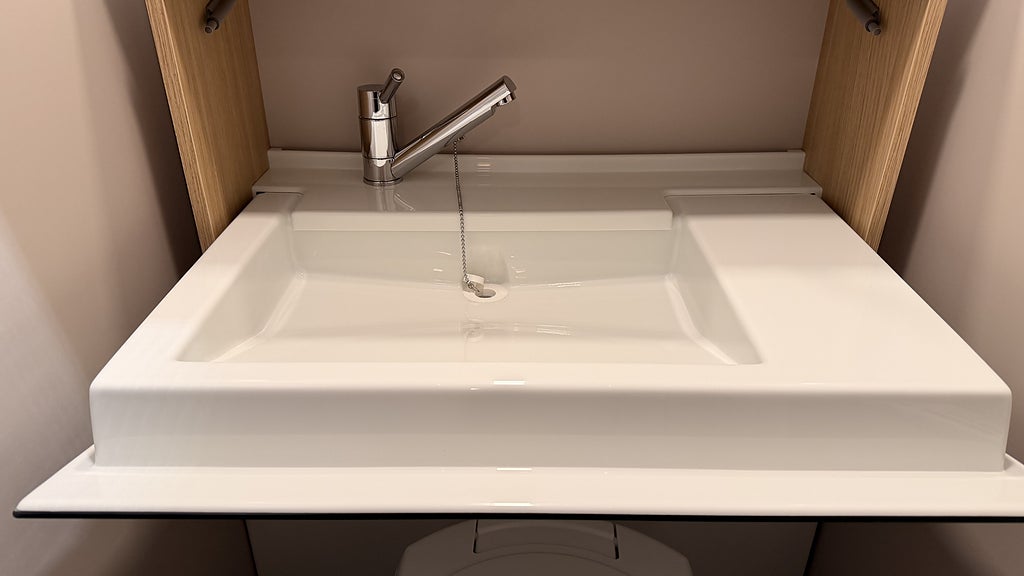 Adria Adora 673 PK Barnkammare dubbeldörr ALDE Dusch Ung Tv Golv värme
