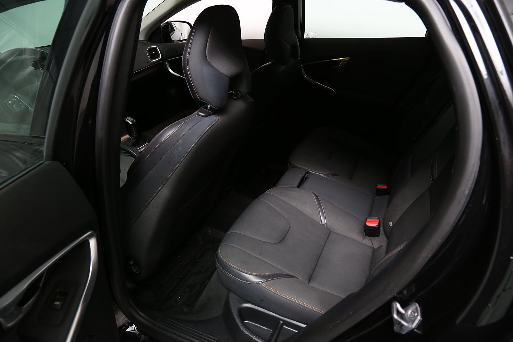 Volvo V40 Cross Country D2 Momentum BE 120hk Värmare Dragkrok 2016