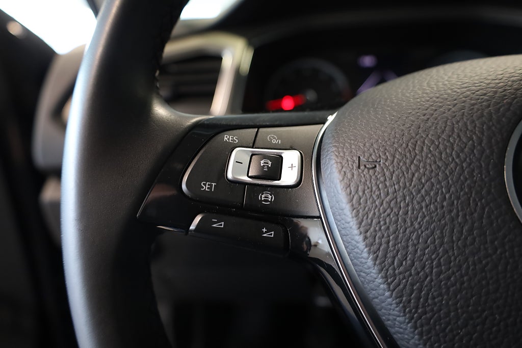 Volkswagen T-Roc 1.0 TSI 110HK M-Värme Mirror Link PDC Blåtand 2021