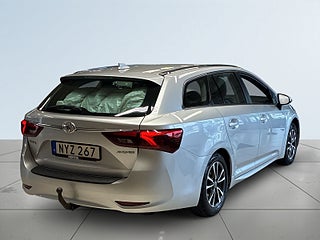 Toyota Avensis Kombi 1.8 Active Dragkrok Backkamera Mvärmare S&V-däck